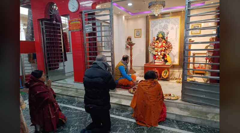 বেস্ট কলকাতা নিউজ : মনস্কামনা কালীমন্দিরে এলেন শিলিগুড়ির মেয়র গৌতম দেব, মায়ের কাছে করলেন বিশেষ প্রার্থনাও