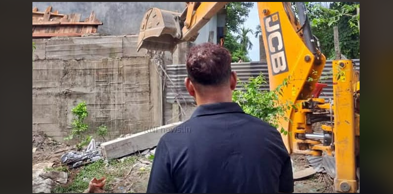 বেস্ট কলকাতা নিউজ : ধরা দিলেন না প্রশান্ত বর্মণ, সুপ্রিম নির্দেশের সময়সীমা শেষ হলেও আত্মসমর্পণ করলেন না প্রাক্তন BDO