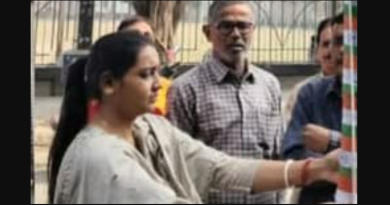 বেস্ট কলকাতা নিউজ : প্রজাতন্ত্র দিবসের দিন জাতীয় পতাকা উল্টো করে উঠালেন কাউন্সিলর, তুমুল বিতর্ক শিলিগুড়িতে