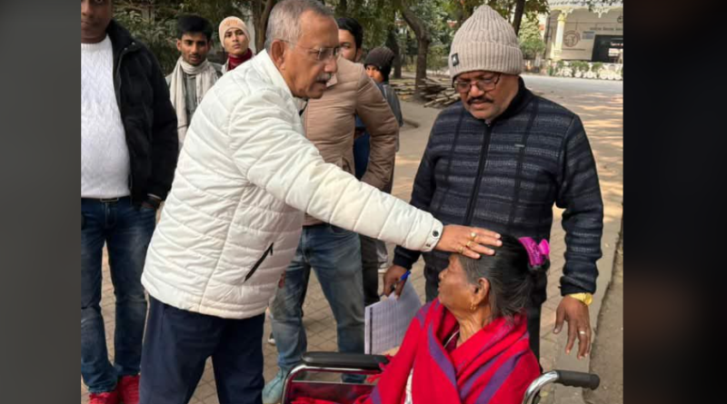 বেস্ট কলকাতা নিউজ : নিজের ওয়ার্ডের দুস্থ মানুষের পাশে দাঁড়ালেন মেয়র গৌতম দেব