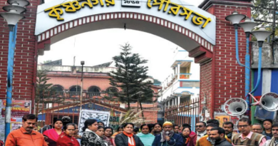 বেস্ট কলকাতা নিউজ : তিনগুণ খরচ হচ্ছিল অস্থায়ী কর্মীদের বেতন গুনতে , বিক্ষোভ অব্যাহত কৃষ্ণনগর পুরসভায়