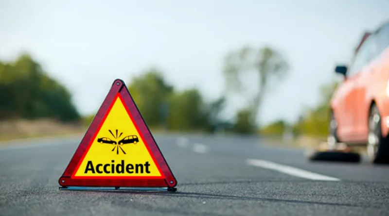 বেস্ট কলকাতা নিউজ : নির্মাণসামগ্রী ফেলে চলছে অবাধ ব্যবসা, রাস্তা সরু হয়ে বাড়ছে ভয়াবহ দুর্ঘটনা