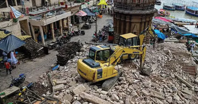 বেস্ট কলকাতা নিউজ : বারাণসীতে মণিকর্ণিকা ঘাটে চলল বুলডোজার, ভাঙা হল অহল্যাবাঈয়ের মূর্তি ও প্রাচীন মন্দির নিন্দার ঝড় উঠলো দেশ জুড়ে