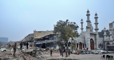 বেস্ট কলকাতা নিউজ : মসজিদের কাছে অবৈধ নির্মাণ উচ্ছেদে গিয়ে আক্রান্ত হল দিল্লি পুলিশ, আহত হল ৮