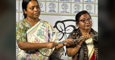 বেস্ট কলকাতা নিউজ : বিধানসভা ভোটের আগে বিজেপিতে জোর ধাক্কা, সাংসদ খগেন মুর্মুর স্ত্রী যোগ দিলেন তৃণমূল শিবিরে