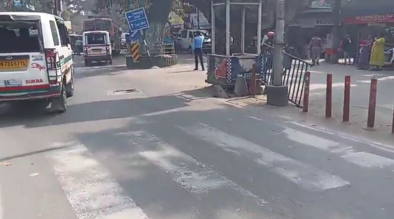 বেস্ট কলকাতা নিউজ : শিলিগুড়ি হাসপাতাল মোড়ের ট্রাফিক নিয়ে সমস্যায় শহরের সাধারণ মানুষ
