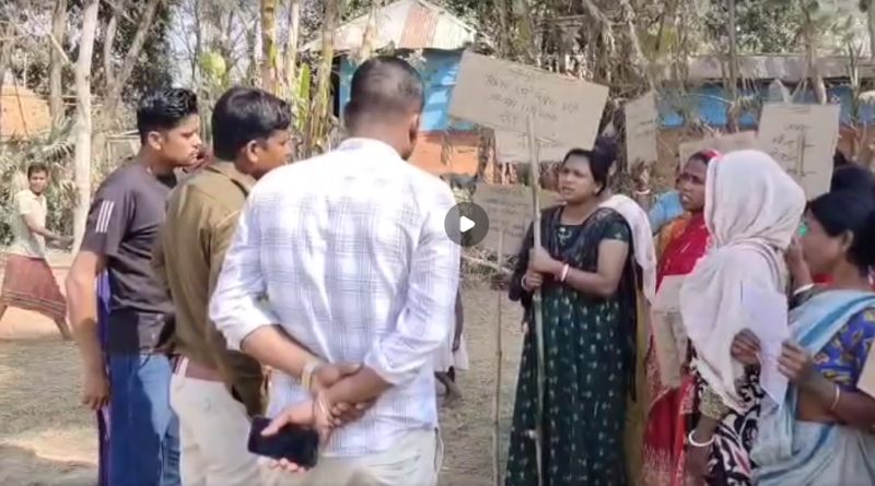 কালিয়াচকের কালিকাপুর আম বাজার এলাকা থেকে , ৪৫৩ গ্রাম ব্রাউন সুগার সহ, দুজনকে গ্রেপ্তার করলো মালদা জেলা পুলিশ ২৩ ফেব্রুয়ারি, মালদা : কালিয়াচকের কালিকাপুর আম বাজার এলাকা থেকে , ৪৫৩ গ্রাম ব্রাউন সুগার সহ, দুজনকে গ্রেপ্তার করলো মালদা জেলা পুলিশ । জানা গেছে গোপন সূত্রের খবর পেয়ে মালদা জেলা পুলিশের একটি দল কালিয়াচকের কালিকাপুর আম বাজার এলাকা থেকে উন্নত মানের ৪৫৩ গ্রাম ব্রাউন সুগার সহ, দুজনকে গ্রেপ্তার করে, তাদের নাম মোবারক হোসেন, এবং মোঃ সামাউল হক, একজনের বাড়ি রাজনগর এবং একজনের বাড়ি শাহবাজপুর এলাকাতে। এদিকে প্রাথমিক ভাবে জিজ্ঞাসাবাদ করে পুলিশ তাদের কাছ থেকে জানতে পারে, এটা অনেক উন্নত মানের ব্রাউন সুগার, সাধারণত ব্রাউন সুগার থেকে অনেকটাই দাম বেশি এই মাদকদ্রব্যের। পুলিশ পারে জানতে পারে রাঁচি থেকে এটা নিয়ে আসা হয় এবং বিহারের বিভিন্ন জায়গায় এটা বিক্রি করা হয় । এও জানা গেছে এর আগে মালদা জেলাতেও ১০০ গ্রামের মতো এই মাদকদ্রব্য উদ্ধার হয়েছিল এবার দ্বিতীয়বার মালদা জেলায় ৪৫৩ গ্রাম মাদকদ্রব্য উদ্ধার হল। বেস্ট কলকাতা নিউজ : কালিয়াচকের কালিকাপুর আম বাজার এলাকা থেকে , ৪৫৩ গ্রাম ব্রাউন সুগার সহ, দুজনকে গ্রেপ্তার করলো মালদা জেলা পুলিশ