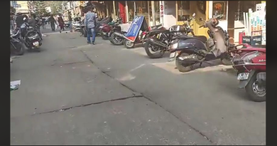 বেস্ট কলকাতা নিউজ : শিলিগুড়িতে যেখানে সেখানে লাগামহীন ভাবে যানবাহন রাখা নিয়ে নির্বিকার ট্রাফিক পুলিশ,বিব্রত এবং বিরক্ত স্থানীয় মানুষজন