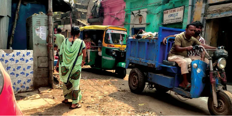বেস্ট কলকাতা নিউজ : জলের লাইন পাততে চলছে খোঁড়াখুঁড়ির কাজ, এক মাস ধরে চরম বেহাল দশা আহিরীটোলা স্ট্রিটের
