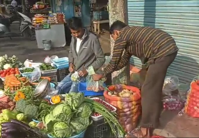বেস্ট কলকাতা নিউজ : শিলিগুড়িতে সবজি বিক্রেতাদের মধ্য সবজির দাম নিয়ে চলছে এক চরম মতবিরোধ