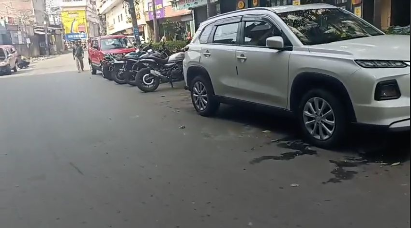 বেস্ট কলকাতা নিউজ : নো পার্কিং জোনে রাখা হচ্ছে গাড়ি, চরম অসন্তোষ সৃষ্টি হল শহর শিলিগুড়িতে