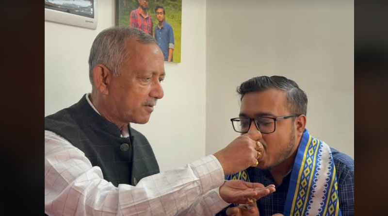 বেস্ট কলকাতা নিউজ : পশ্চিমবঙ্গ সিভিল সার্ভিস(WBCS) পরীক্ষায় এক বিরাট সাফল্য লাভ , মেয়র গৌতম দেব সম্বর্ধনা দিলেন শিলিগুড়ির এই কৃতি ছাত্রকে