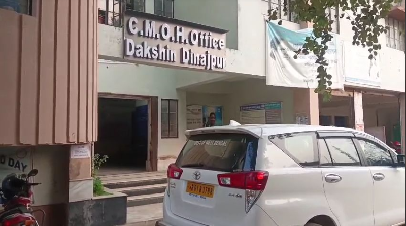 বেস্ট কলকাতা নিউজ : সরকারি হাসপাতাল অবৈধ ভাবে দখল করে চলছে খড় ও কাঠের ব্যবসা , নিরব প্রশাসন