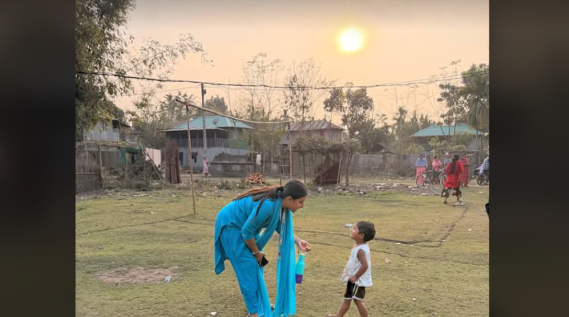 বেস্ট কলকাতা নিউজ : বাচ্চাদের সাথে মিশতে পারেন সূর্যসেন মহাবিদ্যালয় কর্মরত মহিলা কর্মী তনিমা ঘোষ