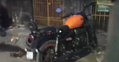 বেস্ট কলকাতা নিউজ : সন্ধ্যাবেলায় নার্সিংহোমের পাশে দাঁড়িয়ে থাকে দু চাকা এবং চার চাকার গাড়ি, চরম বিড়ম্বনায় রোগীর আত্মীয়রা