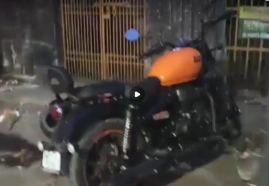 বেস্ট কলকাতা নিউজ : সন্ধ্যাবেলায় নার্সিংহোমের পাশে দাঁড়িয়ে থাকে দু চাকা এবং চার চাকার গাড়ি, চরম বিড়ম্বনায় রোগীর আত্মীয়রা