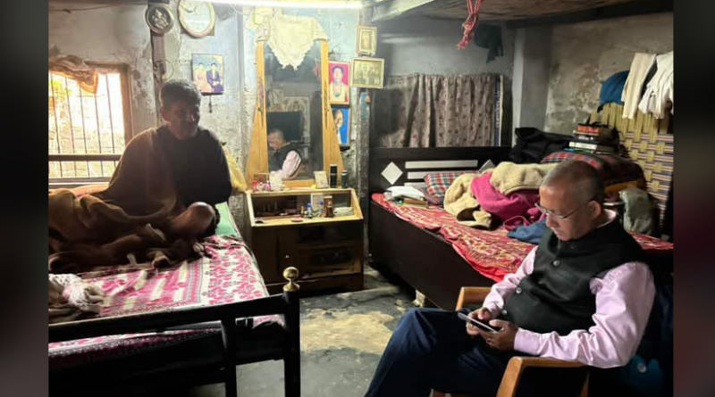 বেস্ট কলকাতা নিউজ : নিজের সহকর্মীকে দেখতে এলেন শিলিগুড়ির মেয়র গৌতম দেব