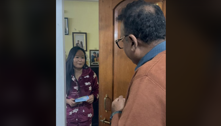 বেস্ট কলকাতা নিউজ : উন্নয়নের পাঁচালী নিয়ে শহর শিলিগুড়ির বাড়িতে বাড়িতে গেলেন সঞ্জয় টিব্রুওয়াল