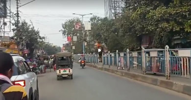 বেস্ট কলকাতা নিউজ : শিলিগুড়িতে রাস্তায় পড়ে আছে গাছ এবং পাথর,সমস্যায় সাধারন মানুষ