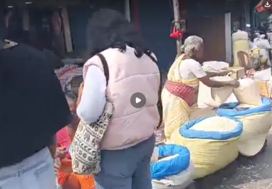 বেস্ট কলকাতা নিউজ : শিলিগুড়ির বিধান মার্কেটের রবিবারের মুড়ির বাজার হয় দেখবার মতন