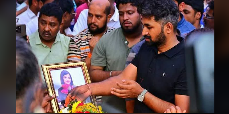 বেস্ট কলকাতা নিউজ : বারামতি বিমান দুর্ঘটনায় নিহত পিঙ্কি মালির শেষকৃত্য সম্পন্ন হল ওরলিতে, শোকস্তব্ধ পরিবার ও প্রতিবেশীরা