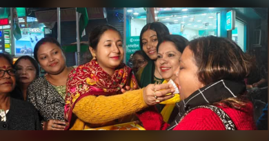 বেস্ট কলকাতা নিউজ : পাপ্য টাকার পরিমান বেড়েছে লক্ষীর ভান্ডার প্রকল্পে , এই উপলক্ষে শিলিগুড়িতে মিষ্টি বিতরণ করলেন পাপিয়া ঘোষ