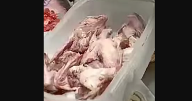 বেস্ট কলকাতা নিউজ : মিষ্টির দোকানের ফ্রিজে মিললো মাংস, প্রবল সমালোচনার ঝড় উঠলো গোটা শিলিগুড়ি শহর জুড়ে