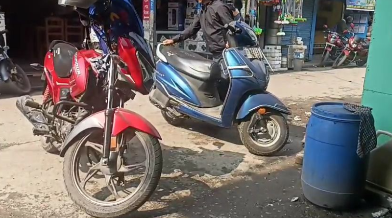 বেস্ট কলকাতা নিউজ : অবৈধ পার্কিং, সেই সাথে পাল্লা দিয়ে ক্রমশ বাড়ছে যেখানে সেখানে গাড়ি রাখা, চরম অসন্তুষ্ট শিলিগুড়ির সাধারণ মানুষজন