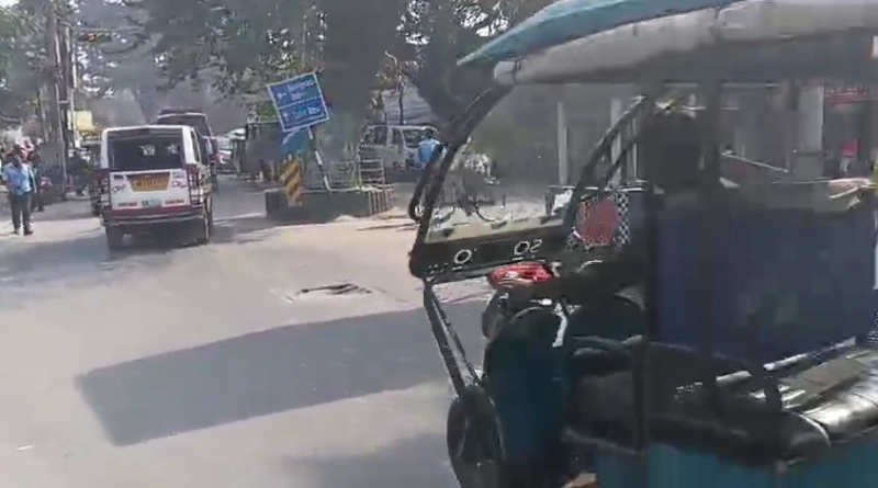 বেস্ট কলকাতা নিউজ : শিলিগুড়ির হাসপাতাল মোড়ের ট্রাফিক নিয়ে এক চরম সমস্যায় শহরের সাধারণ মানুষ