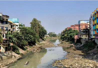 বেস্ট কলকাতা নিউজ : চরম দূষণে জর্জরিত দ্বারকা নদী , জল কমে যাওয়ায় তারাপীঠে বন্ধ হল আরতি