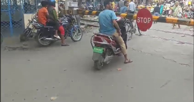 বেস্ট কলকাতা নিউজ : গত ৩০ বছর ধরে একই সমস্যা , শিলিগুড়ির বাগড়া কোট রেল ক্রসিং আরো যন্ত্রণাদায়ক হয়ে উঠেছে সাধারণ মানুষের কাছে