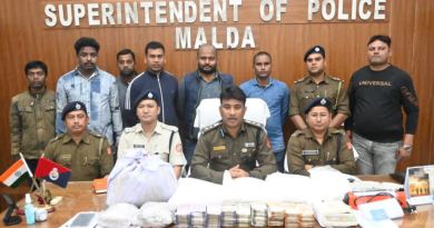 বেস্ট কলকাতা নিউজ : ব্রাউন সুগার কারখানার খোঁজ মিলল মালদা শহরের নিকটে, গ্রেফতার হল ৩ মহিলা-সহ ৫ জন