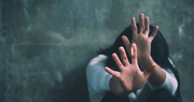 বেস্ট কলকাতা নিউজ : AC ফার্স্ট ক্লাস কেবিনের দরজার ছিটকিনি আটকে যাত্রীকে ধর্ষণের চেষ্টা TTE'র, ফের চরম নক্কারজনক ঘটনা ঘটলো যোগিরাজ্যে