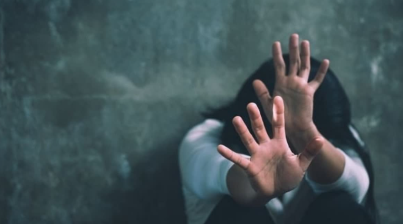 বেস্ট কলকাতা নিউজ : AC ফার্স্ট ক্লাস কেবিনের দরজার ছিটকিনি আটকে যাত্রীকে ধর্ষণের চেষ্টা TTE'র, ফের চরম নক্কারজনক ঘটনা ঘটলো যোগিরাজ্যে