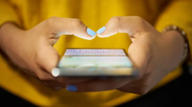 বেস্ট কলকাতা নিউজ : রাতভর ফোনের নেশা, আঙুল ব্যথায় ভুগছে গেম-রিলসে পাগল শহর কলকাতার যুব সমাজ