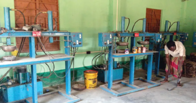 বেস্ট কলকাতা নিউজ : আউশগ্রামে বন্ধ সরকারি শালপাতার কারখানা, থার্মোকলের দৌরাত্বে জীবিকা হারাচ্ছেন আদিবাসীরা