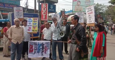 বেস্ট কলকাতা নিউজ : যুদ্ধের অজুহাতে রান্নার গ্যাসের দাম বৃদ্ধি পাশাপাশি কালোবাজারির প্রতিবাদে শিলিগুড়ি কোট মোড়ে তুমুল বিক্ষোভ ও আন্দোলনে নামলো এসইউসিআই