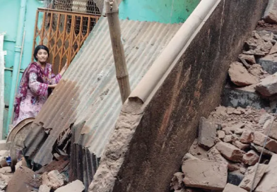 বেস্ট কলকাতা নিউজ : দোলের সকালে চরম বিপত্তি শহরে , পার্ক স্ট্রিটে ভাঙল বিপজ্জনক বাড়ি