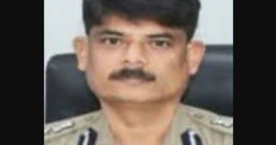 বেস্ট কলকাতা নিউজ : শিলিগুড়িতে রাষ্ট্রপতি অপমান কাণ্ডের জের, কেন্দ্রীয় স্বরাষ্ট্র মন্ত্রকের নির্দেশে ডেপুটেশন চাওয়া হল দার্জিলিংয়ের জেলা শাসক ও শিলিগুড়ির পুলিশ কমিশনারের কাছ থেকে