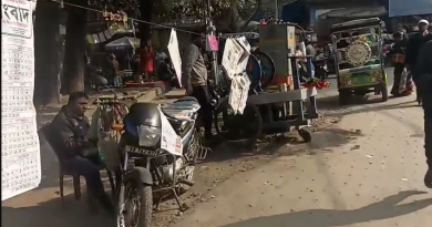 বেস্ট কলকাতা নিউজ : শিলিগুড়ি কোট মোড়ে দুদিকে প্রচুর দোকান, ব্যস্ততম জায়গায় যানবাহনের আধিক্য সহ দোকানগুলির দাপটে চরম বিরক্ত স্থানীয় মানুষজন