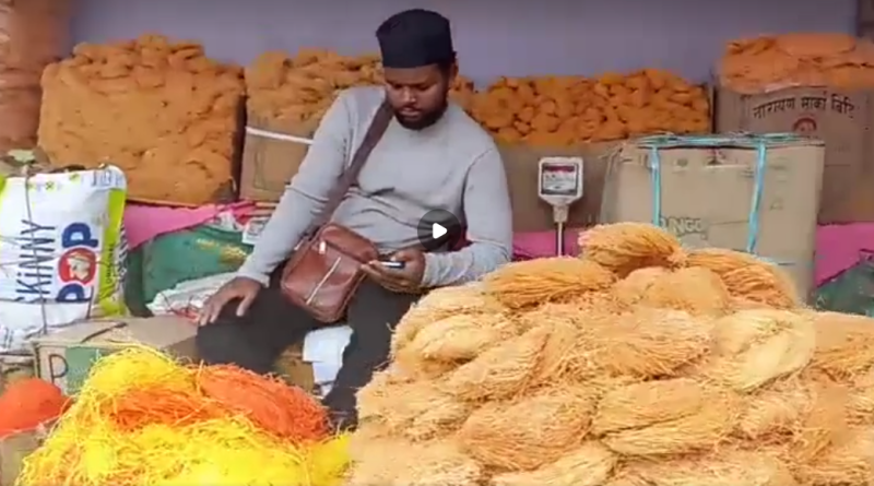 বেস্ট কলকাতা নিউজ : সামনেই ঈদ, শিলিগুড়ির ভেনাস মোড়ে ঈদের পসরা নিয়ে বসেছেন দোকানদারেরা