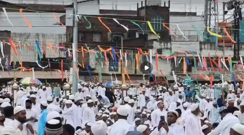 বেস্ট কলকাতা নিউজ : পশ্চিমবঙ্গের দ্বিতীয় বৃহত্তম ঈদ উৎসব হিসেবে পরিচিত মালদা জেলার সুজাপুরের নয় মৌজা ঈদগাহ ময়দানে এ বছরও ইতিহাস গড়ল ঈদের জামাত