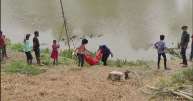 বেস্ট কলকাতা নিউজ : নদীতে স্নান করতে গিয়ে তলিয়ে যাওয়ার ৪৩ ঘণ্টা পর ভেসে উঠল দুই ছাত্রী মৃত দেহ