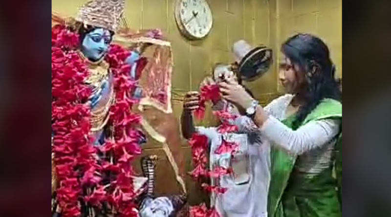 বেস্ট কলকাতা নিউজ : বিধানসভা ২০২৬ রাজগঞ্জ বিধানসভার প্রার্থী স্বপ্না বর্মণ পুজা দিলেন ভ্রামরীদেবী মন্দিরে