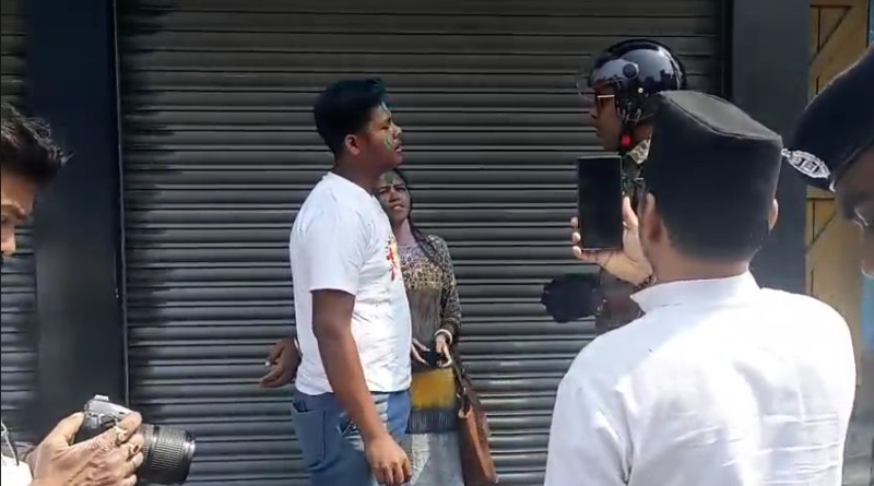 বেস্ট কলকাতা নিউজ : লাইসেন্সবিহীন দু চাকার গাড়িতে মাকে নিয়ে যাচ্ছিলো অপ্রাপ্তবয়স্ক ছেলে, অবশেষে আটক করল পুলিশ