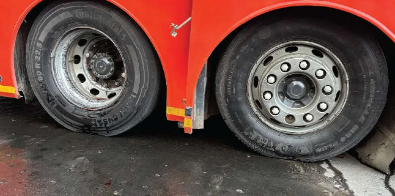 বেস্ট কলকাতা নিউজ : করুণাময়ীতে বাসের টায়ার পরীক্ষার সময় পিষ্ট হয়ে মর্মান্তিক মৃত্যু হল ১ খালাসির