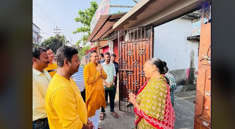 বেস্ট কলকাতা নিউজ : সাত সকালে বাড়ি বাড়ি এসে প্রচার শুরু করলেন কোচবিহার উত্তর বিধানসভা কেন্দ্রের তৃণমূল প্রার্থী পার্থ প্রতিম রায়