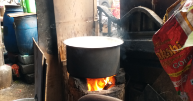 বেস্ট কলকাতা নিউজ : চরম গ্যাস সংকটে ভরসা সেই উনুন-স্টোভেই , কোনওক্রমে ব্যবসা চলছে সল্টলেক থেকে ডেকার্সলেনে