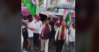 বেস্ট কলকাতা নিউজ : বৃষ্টির মধ্যে শিলিগুড়িতে বাড়িতে বাড়িতে গিয়ে নির্বাচনের প্রচার সারলেন মেয়র গৌতম দেব