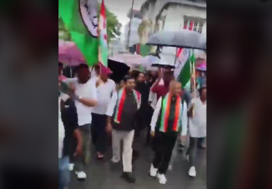 বৃষ্টির মধ্যে শিলিগুড়িতে বাড়িতে বাড়িতে গিয়ে নির্বাচনের প্রচার সারলেন মেয়র গৌতম দেব বেস্ট কলকাতা নিউজ : বৃষ্টির মধ্যে শিলিগুড়িতে বাড়িতে বাড়িতে গিয়ে নির্বাচনের প্রচার সারলেন মেয়র গৌতম দেব